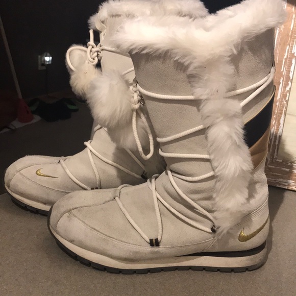 nike boots with fur